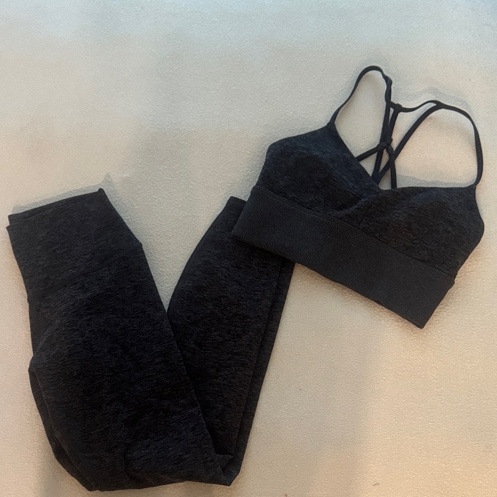 ALO Yoga Dark Heathered Gym Set Alosoft